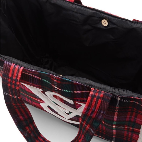 🔥SALE🔥 NWT Victoria’s Secret Flannel Tote. - Picture 4 of 5